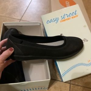 Size 11 east street comfort wave shoe only wore once